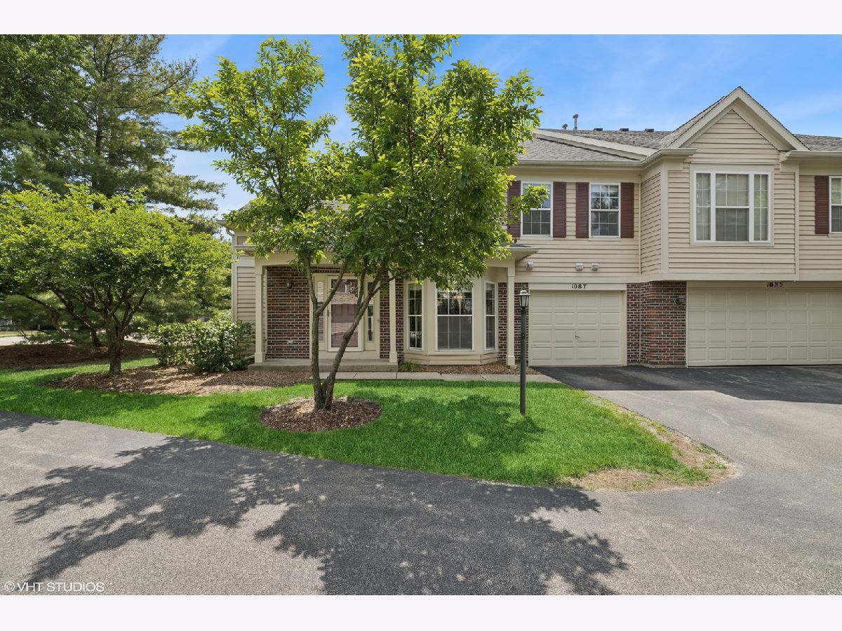 Townhomes & Condos & Homes Sold Cobblers Crossing Elgin Illinois, 1087 Huntwyck