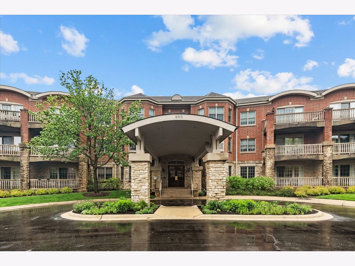 Condominiums & Homes Sold Legacy Club Highland Park Illinois, 950 Augusta