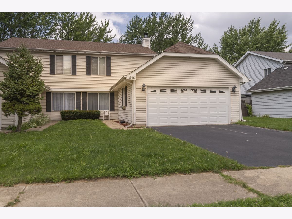 Townhomes Rented Eagle Trace Aurora Illinois, 1210 Andover