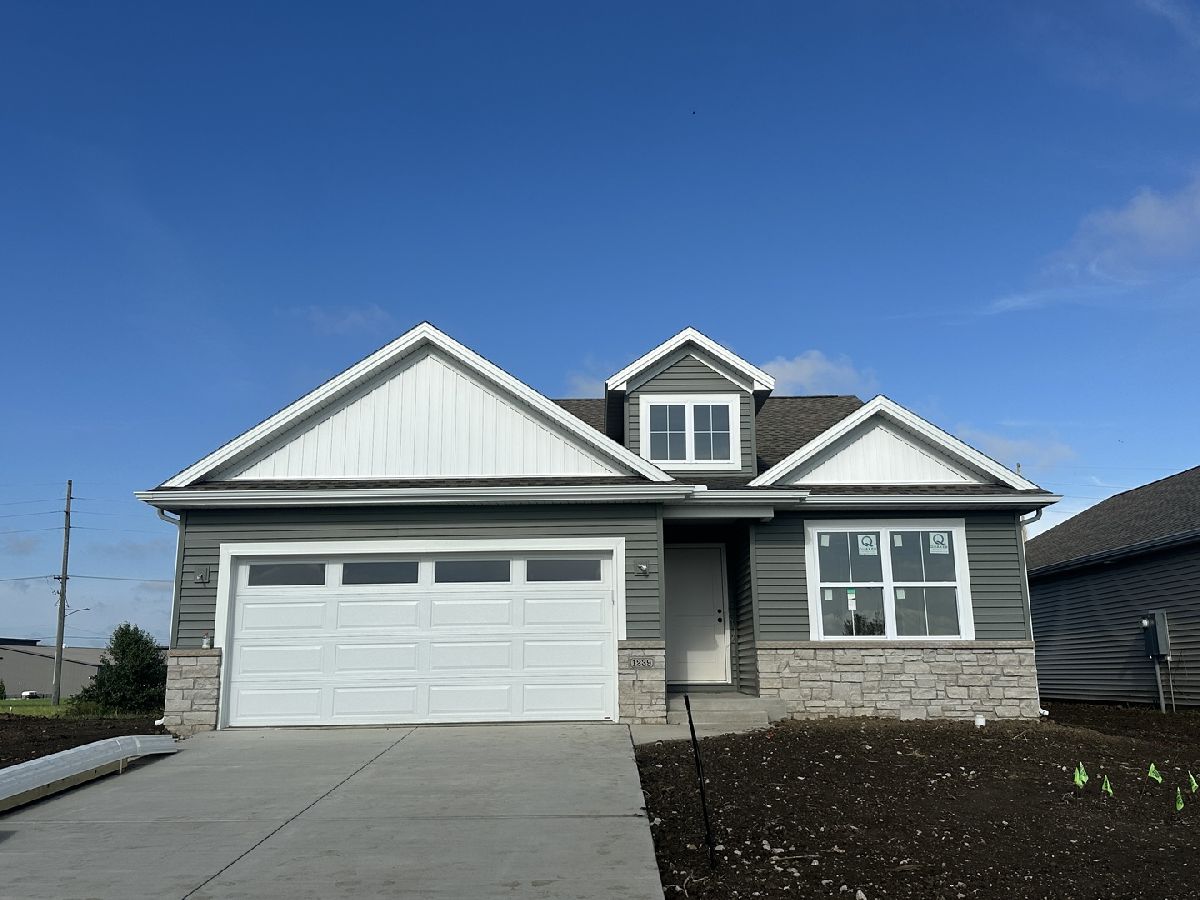 Homes & Condos & Townhomes For Sale Blackstone Trails Normal Illinois, 1239 Slate Road
