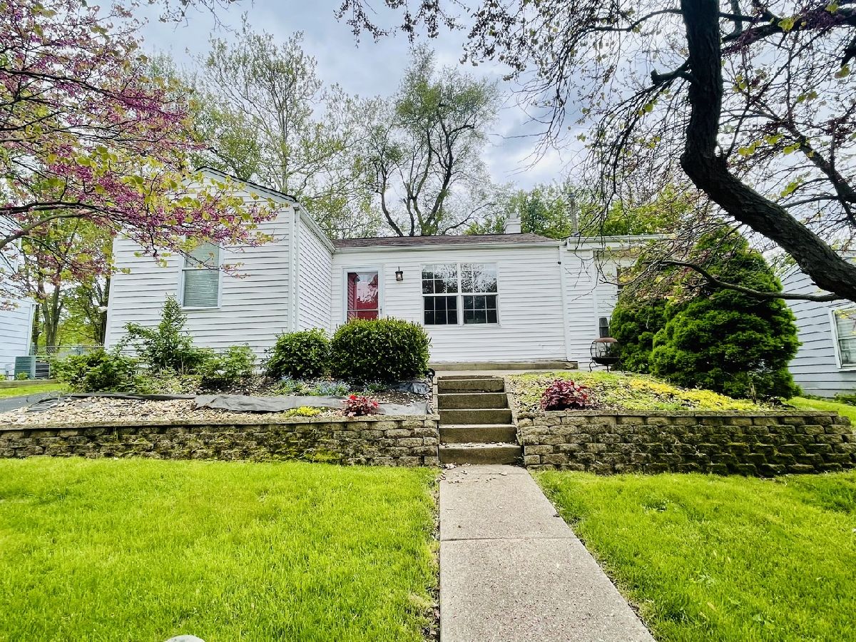  Rented Lake Villa Illinois, 36936 Helen