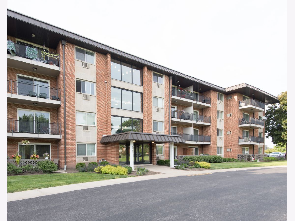 Condominiums & Homes Rented Evergreen Court Arlington Heights Illinois, 2234 Goebbert