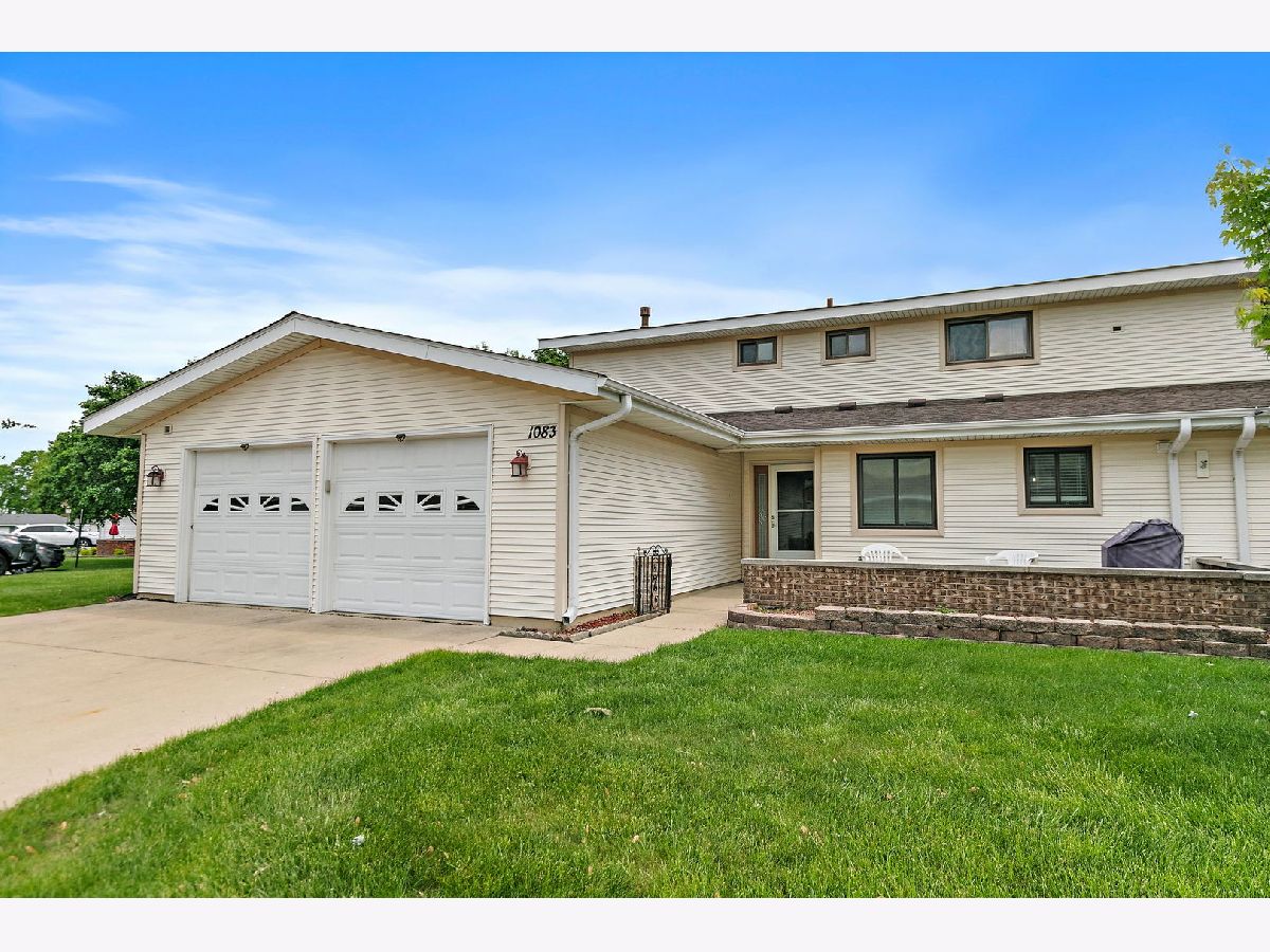Townhomes & Condos & Homes Sold Weathersfield South Schaumburg Illinois, 1083 Groton