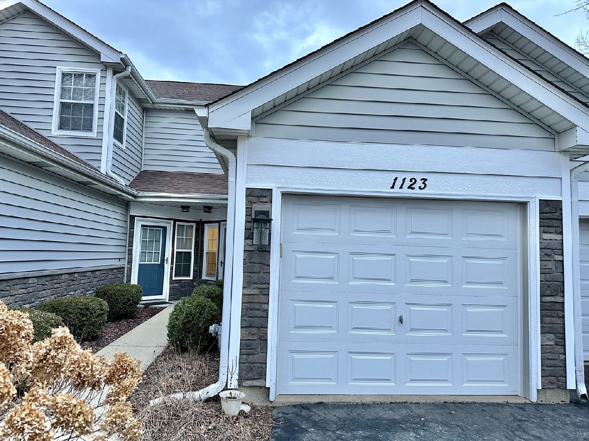 Townhomes & Condos Rented Wellington Court Schaumburg Illinois, 1123 Regency