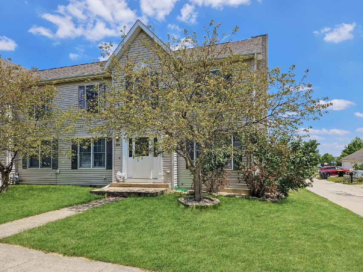 Homes & Condos & Townhomes Sold Savannah Green Normal Illinois, 1409 Hull