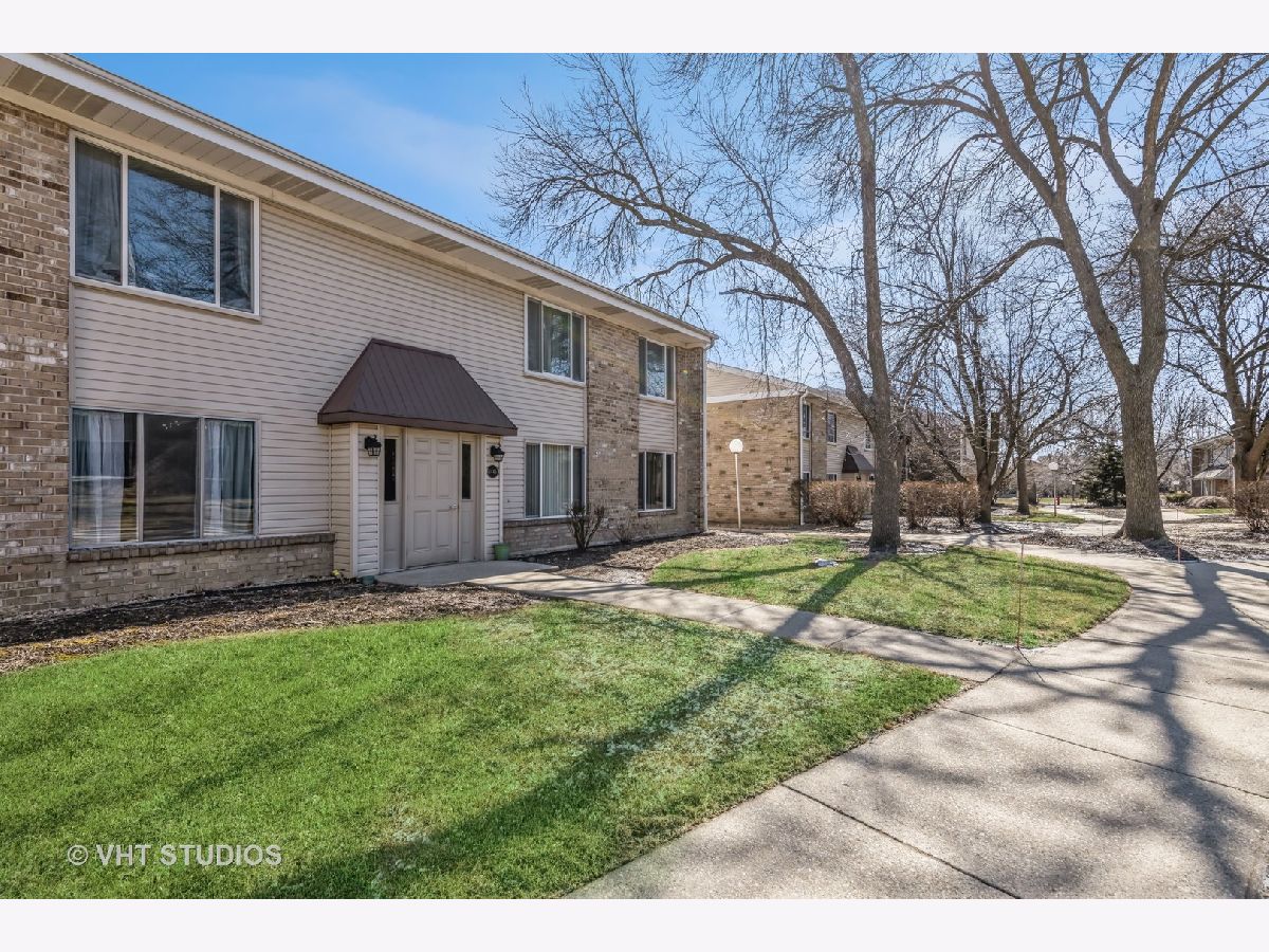 Condos & Townhomes & Homes Sold Moon Lake Village Hoffman Estates Illinois, 1445 Vista Walk