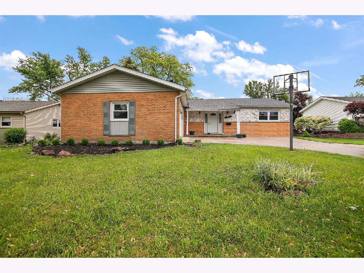  Rented Darien Illinois, 911 Cherokee