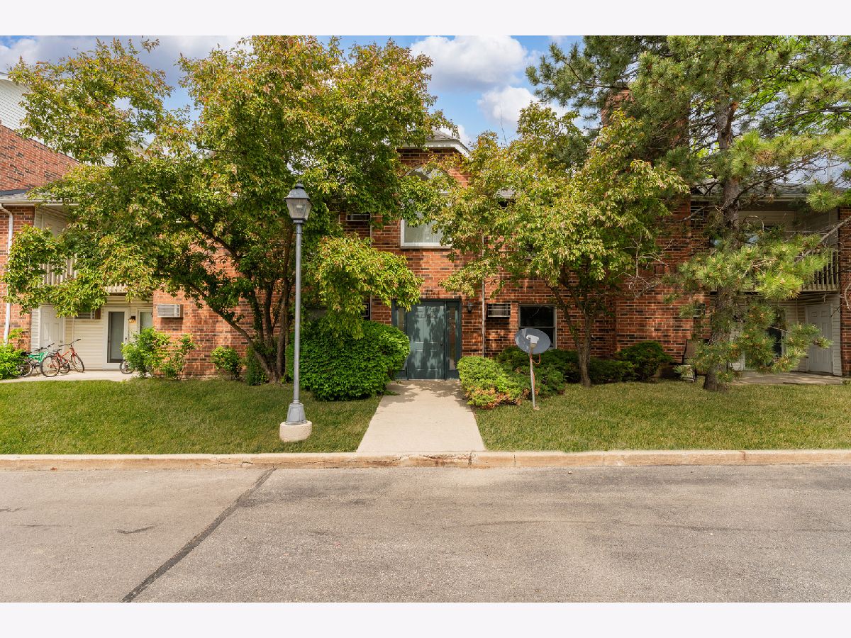 Condominiums Sold Prairie Point Lake In The Hills Illinois, 1384 Cunat