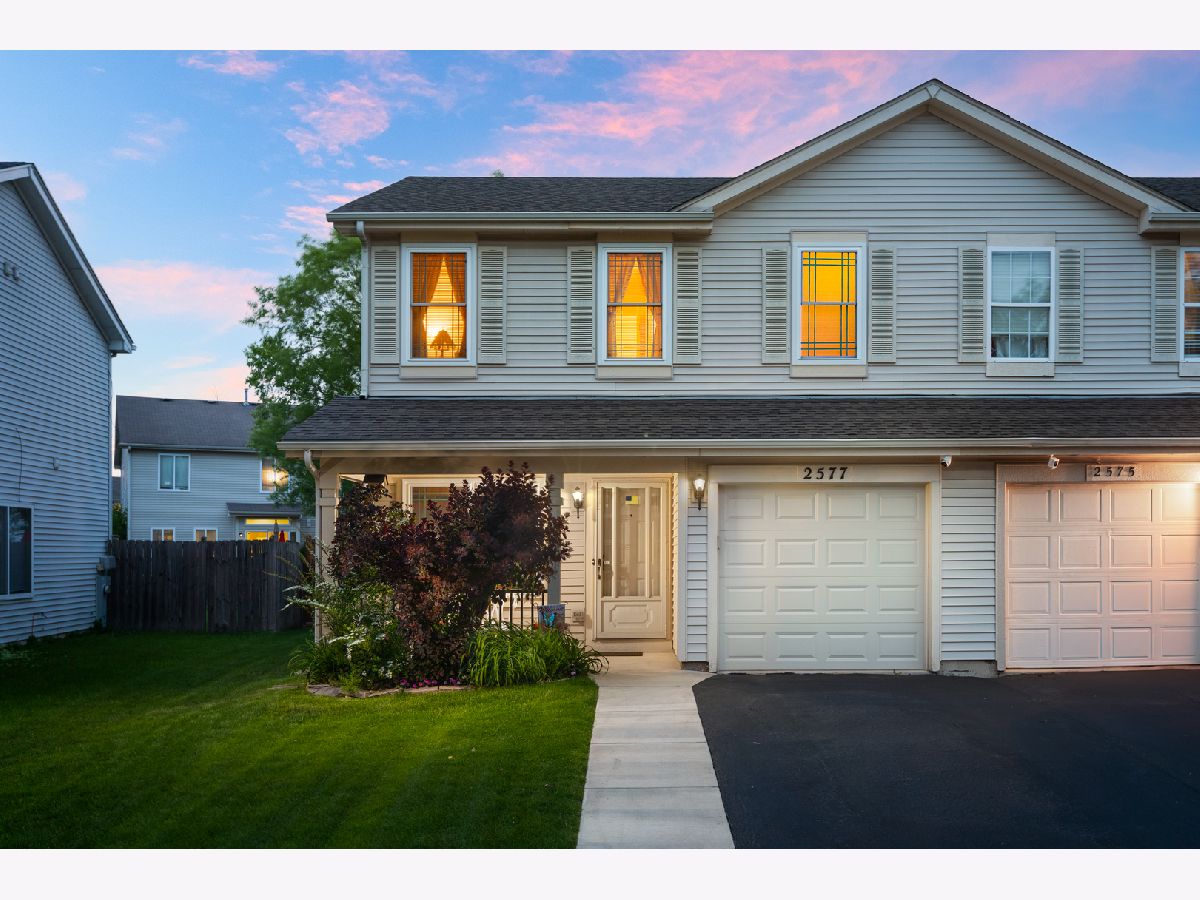 Townhomes & Condos & Homes Sold Woodlake Naperville Illinois, 2577 Warm Springs