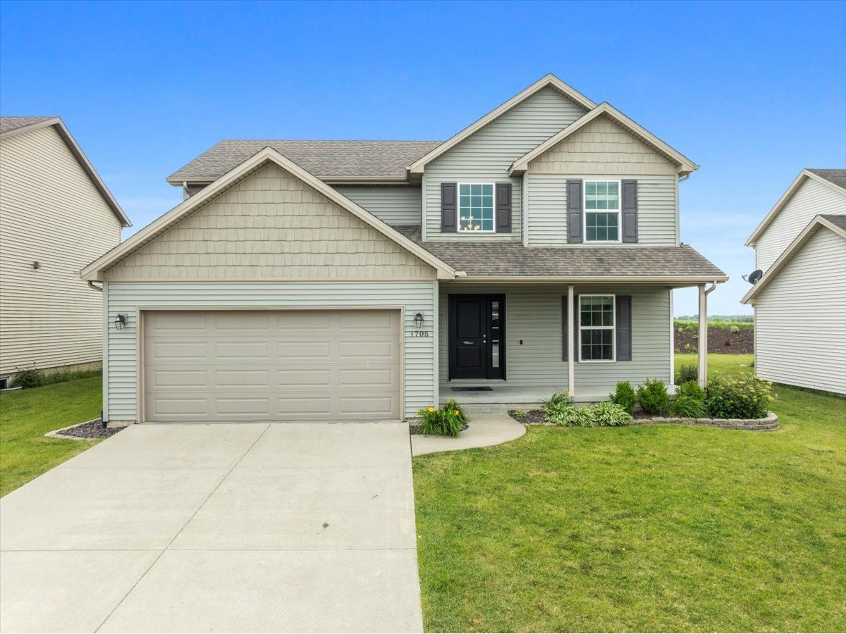 Homes & Condos & Townhomes For Sale Greystone Field Normal Illinois, 1705 Flagstone Drive