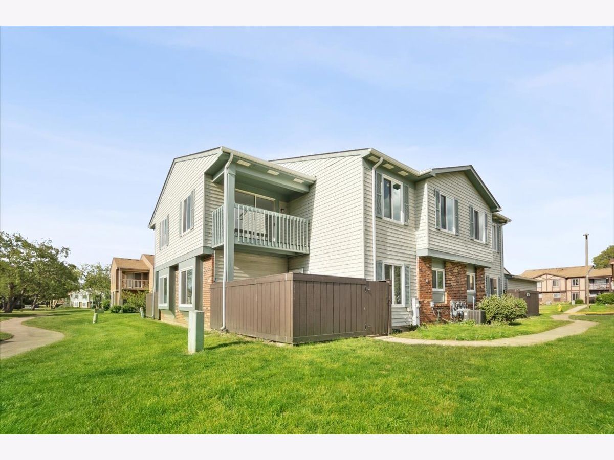 Townhomes & Condos Sold Pine Meadows Bolingbrook Illinois, 18 Fernwood