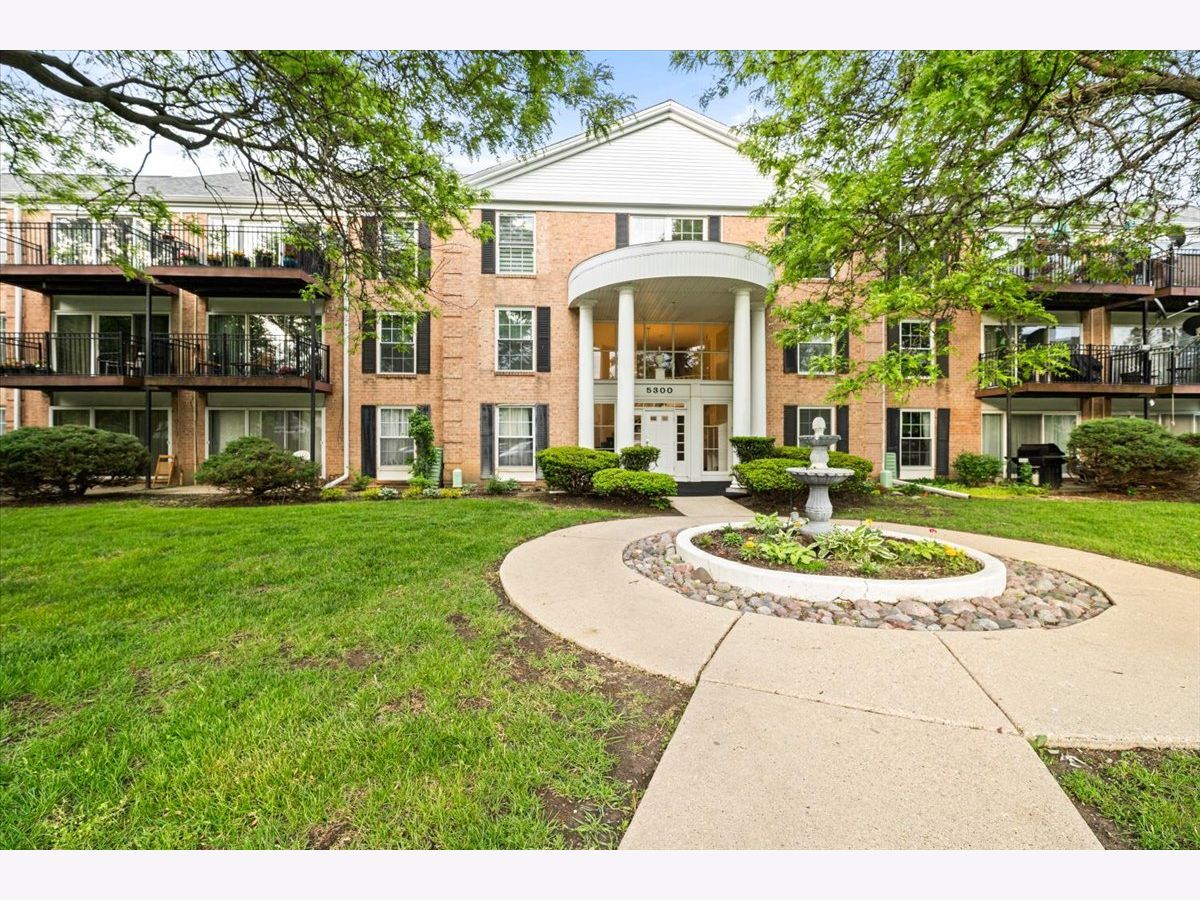  Rented Rolling Meadows Illinois, 5300 Carriageway