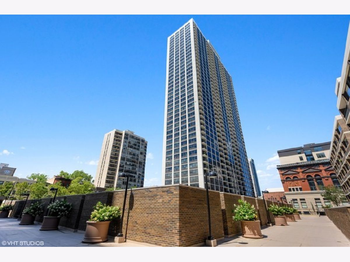 Condominiums Rented James House Chicago Illinois, 1560 Sandburg