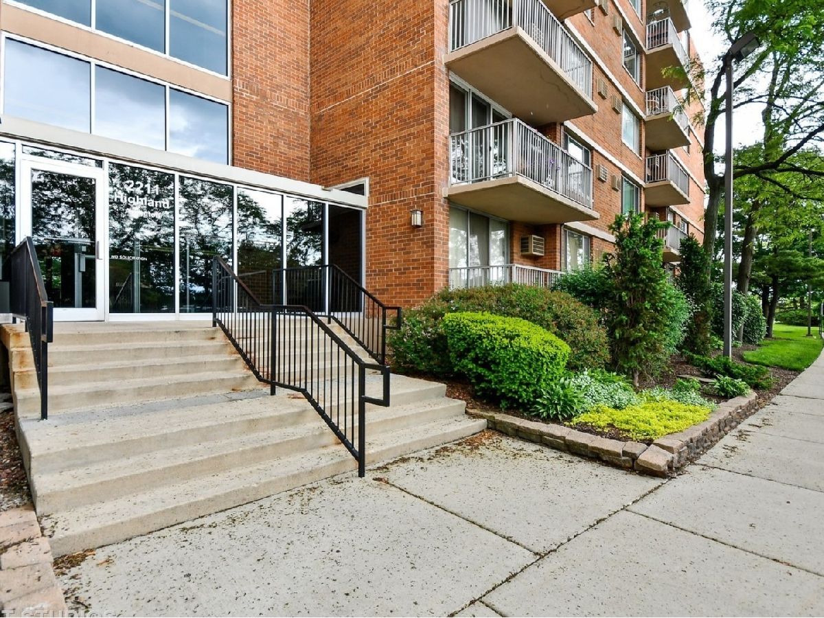 Condominiums Sold Yorktown Green Lombard Illinois, 2211 Highland
