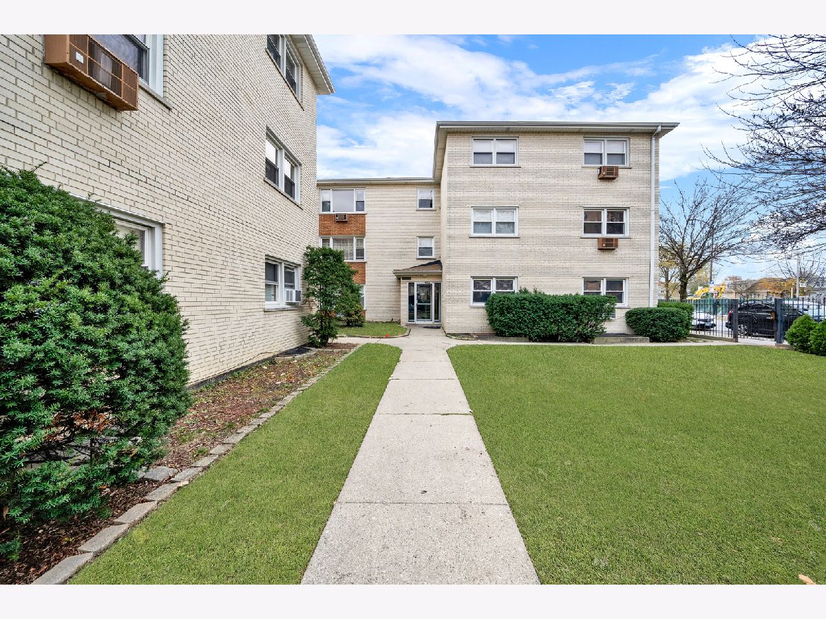 Condos & Townhomes & Homes Sold Portage Park Condos Chicago Illinois, 3519 Central