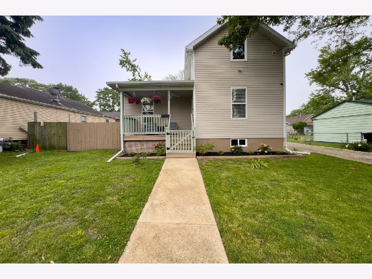 Homes & Condos & Townhomes For Sale South Hill Bloomington Illinois, 709 Oak Street