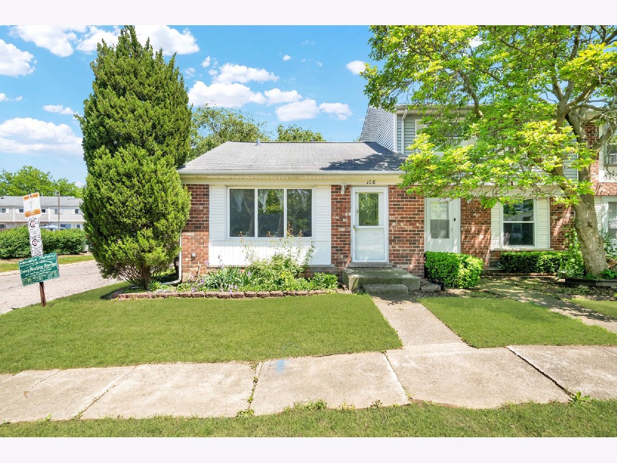 Townhomes Sold Beaconridge Bolingbrook Illinois, 108 Greentree