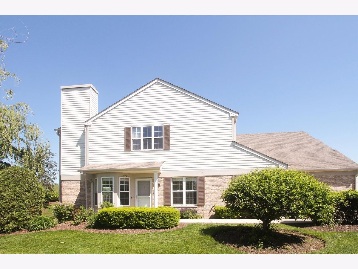 Townhomes & Condos Sold Briar Pointe Schaumburg Illinois, 1990 Gary