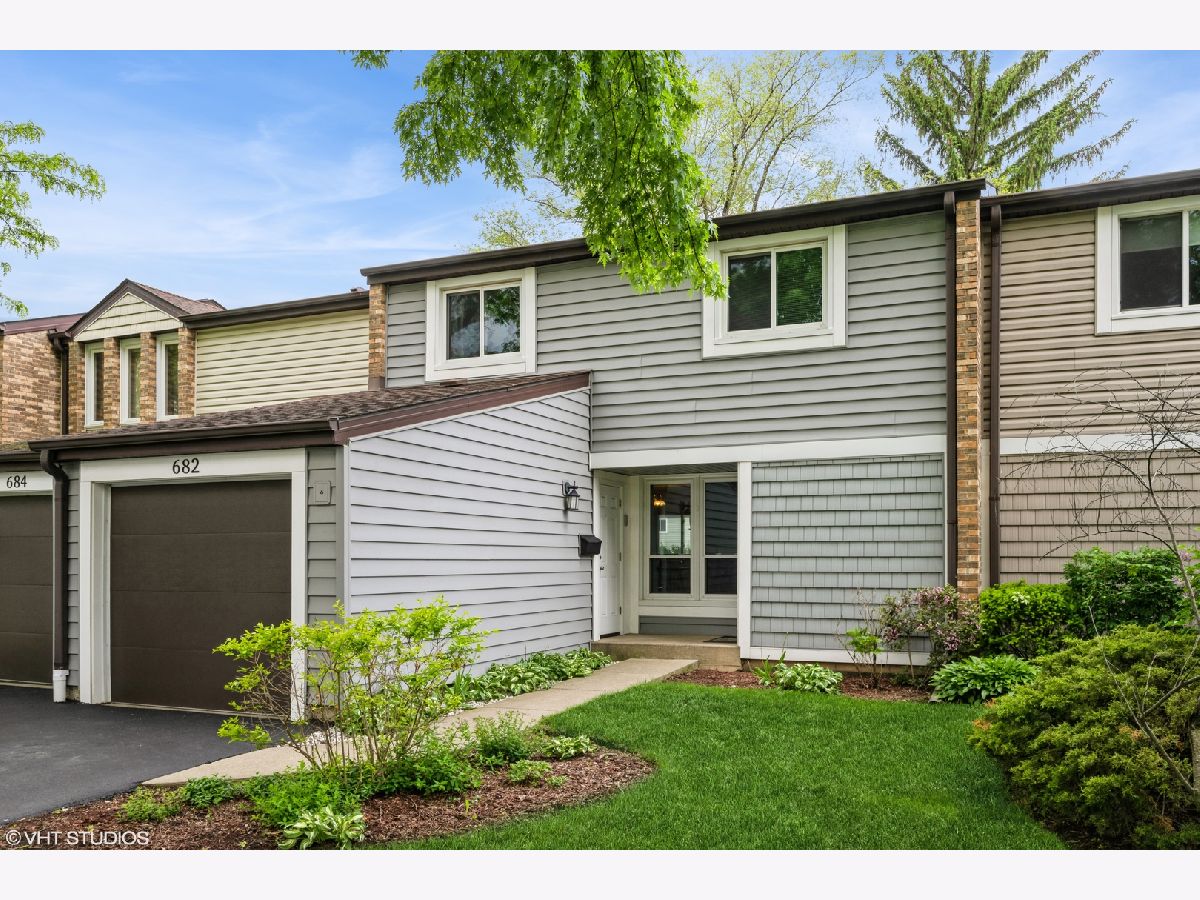 Townhomes Sold Lakeside Villas Wheeling Illinois, 682 Lakeside Circle