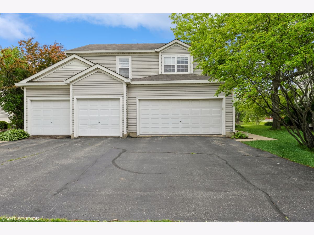 Homes & Townhomes & Condos Sold Bellchase Lake In The Hills Illinois, 221 Wedgewood