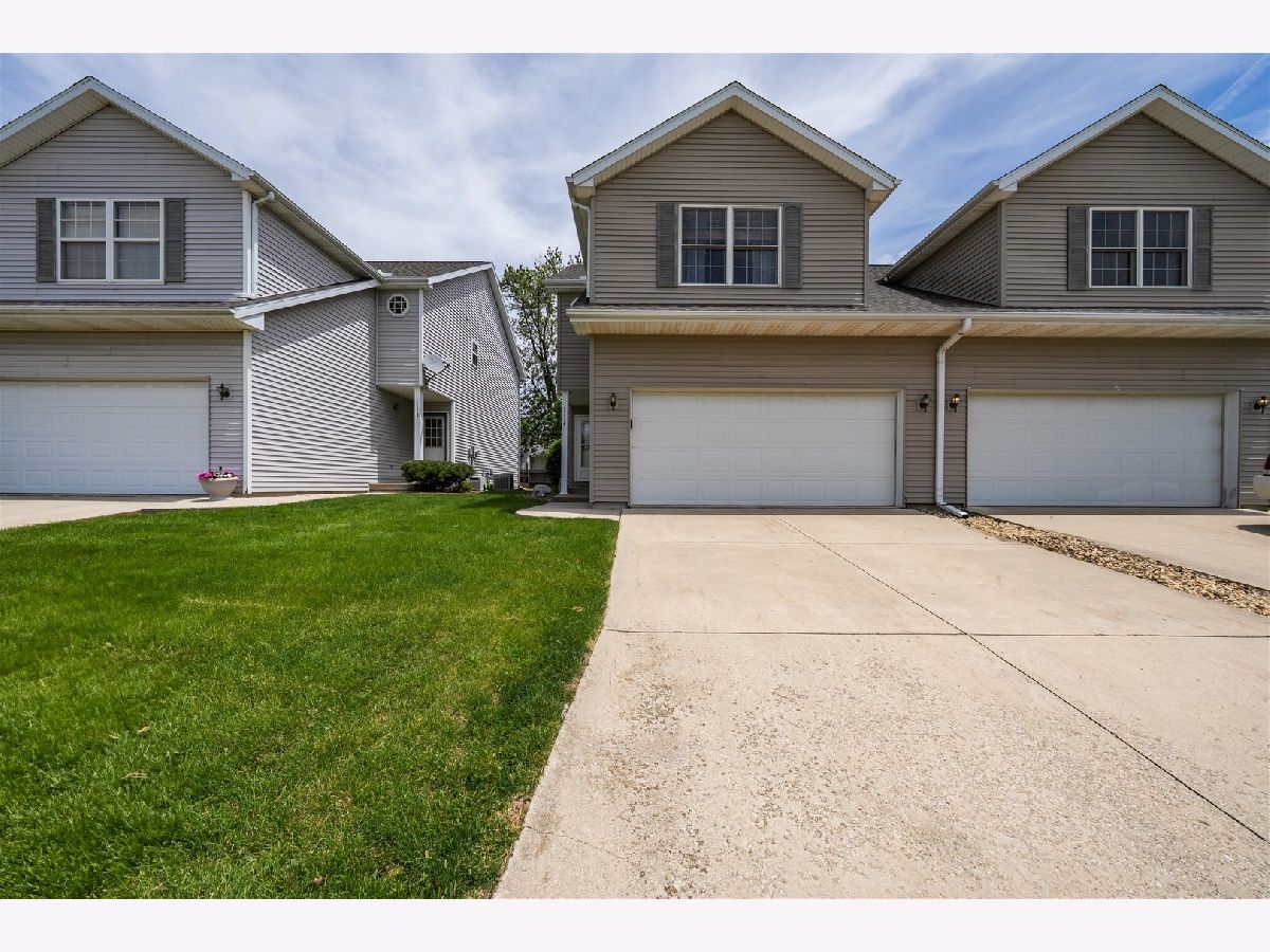 Condos & Townhomes & Homes Sold Links Landing Bloomington Illinois, 1114 Doral