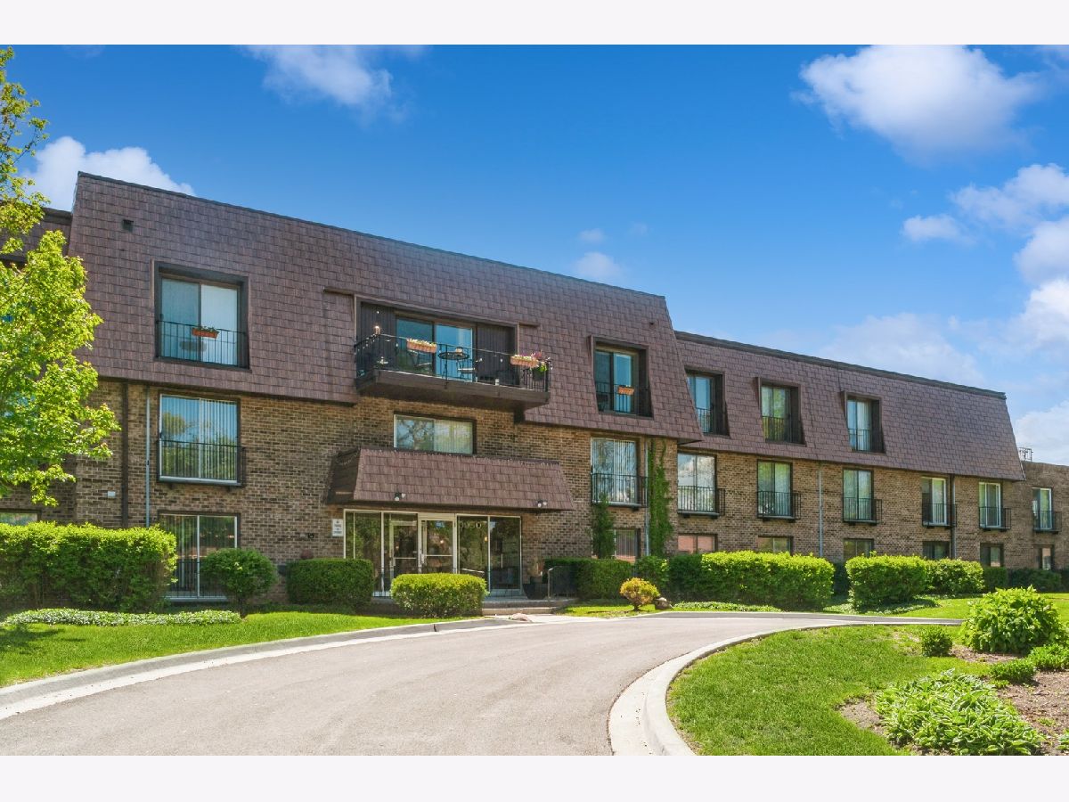 Condominiums Sold Normandy Hill Northbrook Illinois, 3950 Dundee