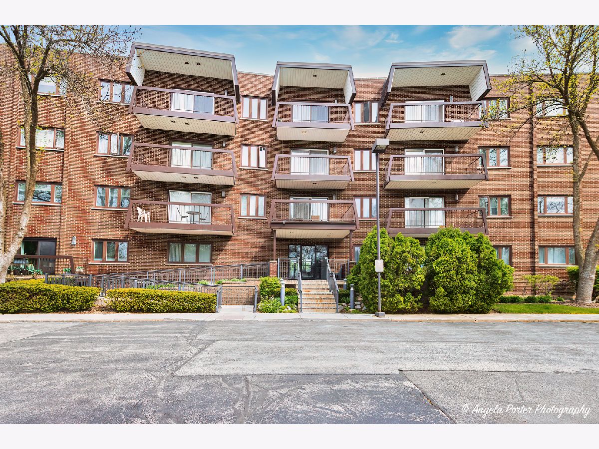 Condominiums Sold Grove Terrace Buffalo Grove Illinois, 300 Dundee