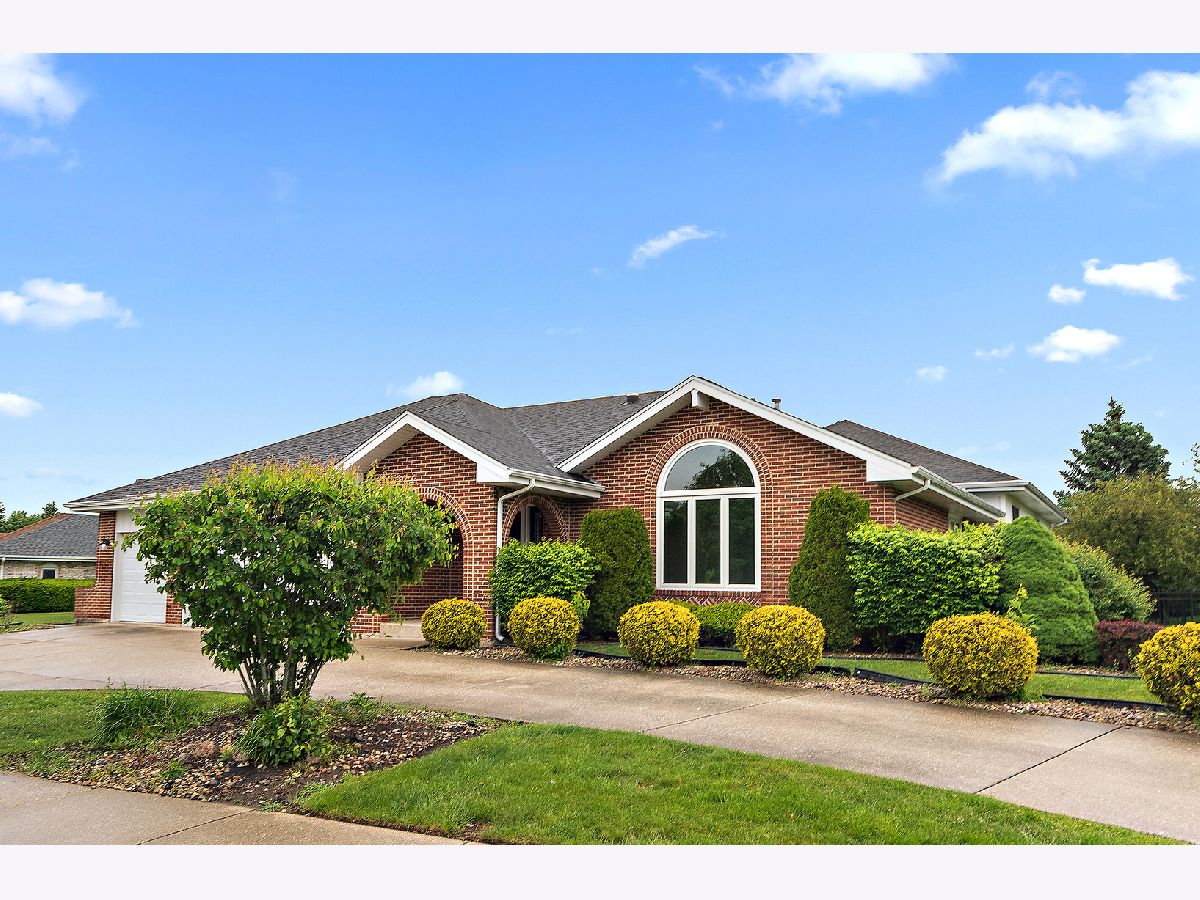 Homes & Townhomes & Condos Sold Brook Hills Orland Park Illinois, 17447 Harvest Hill