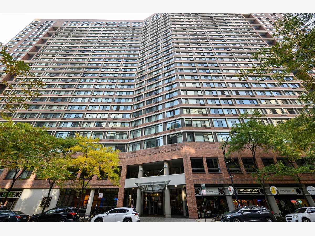 Condominiums Rented Grand Ohio Chicago Illinois, 211 Ohio