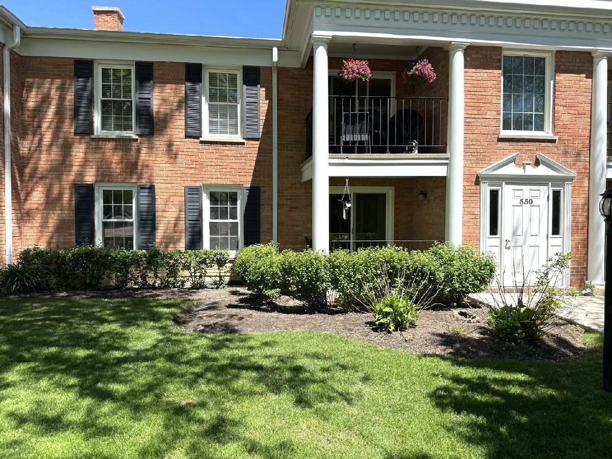 Condos & Townhomes Rented Shorely Woods Barrington Illinois, 550 Shorely
