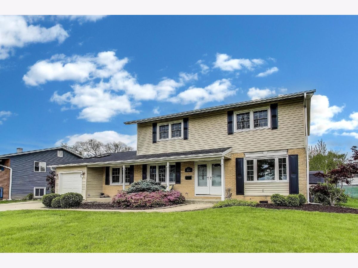 Homes Sold Winston Park Palatine Illinois, 1053 Sayles