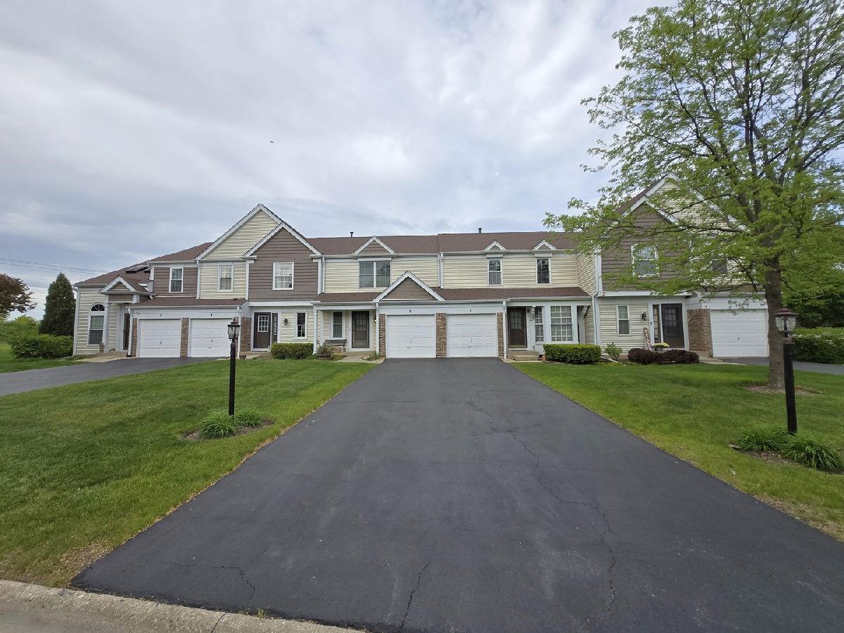 Townhomes Rented Tiffany Place Streamwood Illinois, 8 Shag Bark