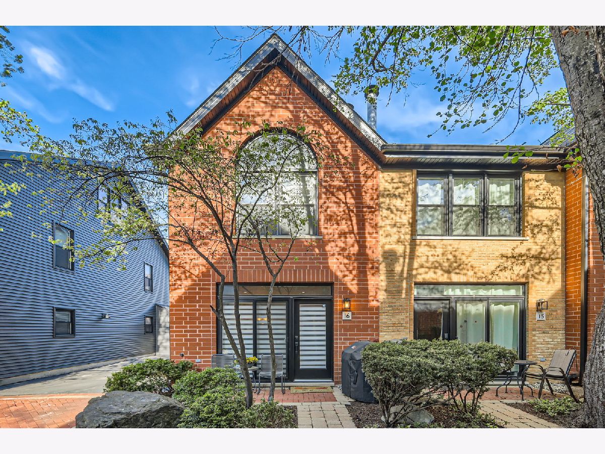 Townhomes & Condos Rented Wolcott Row Chicago Illinois, 1801 Diversey
