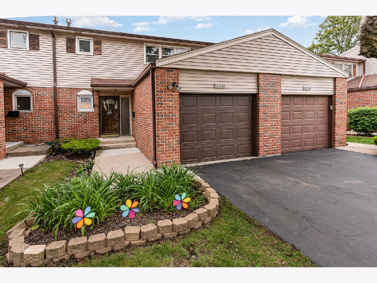 Townhomes & Condos & Homes Sold Brementowne Villas Tinley Park Illinois, 16508 Oxford