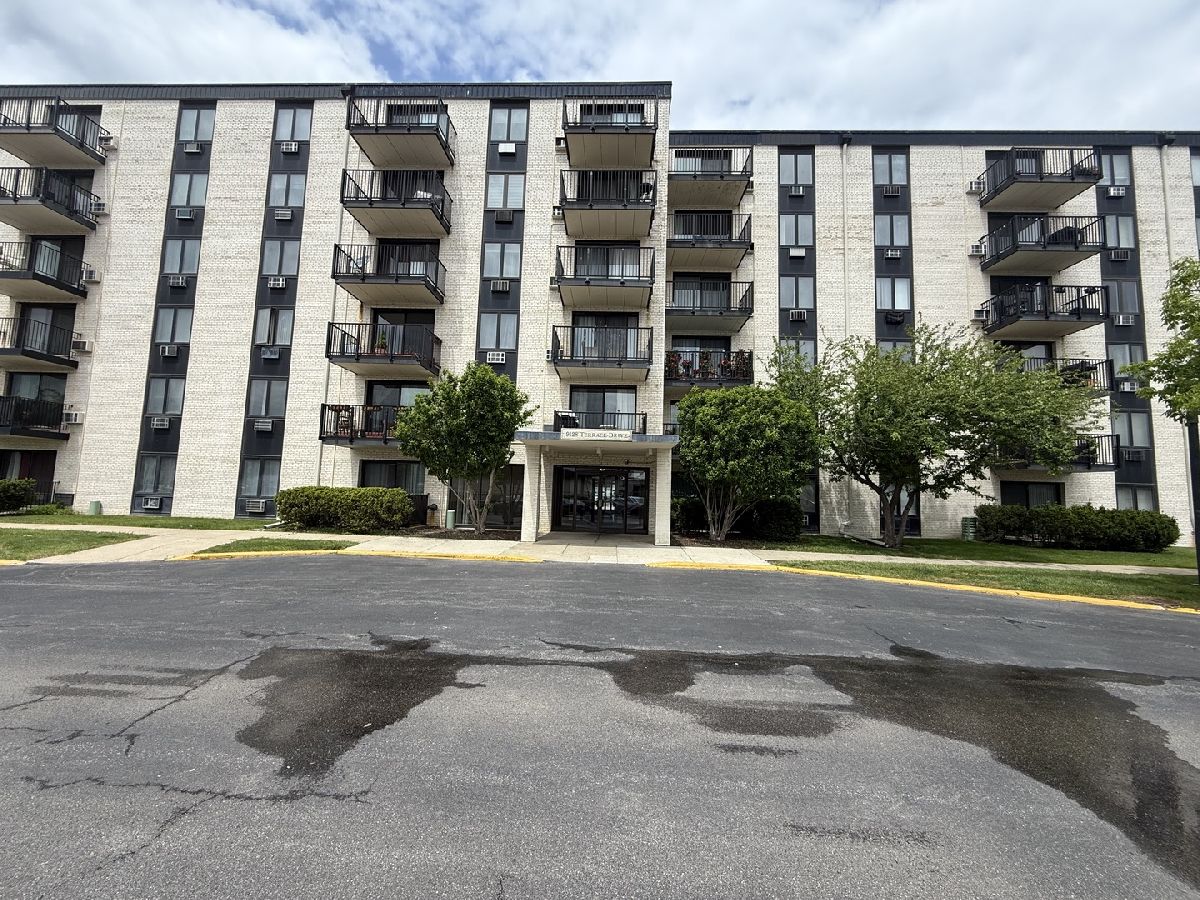 Condos & Townhomes & Homes Rented Terrace Square Niles Illinois, 9128 Terrace