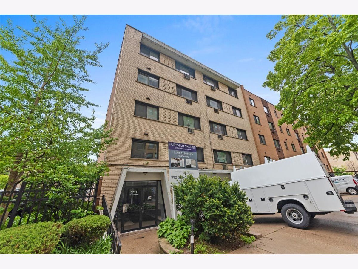 Rented Chicago Illinois, 6211 Kenmore