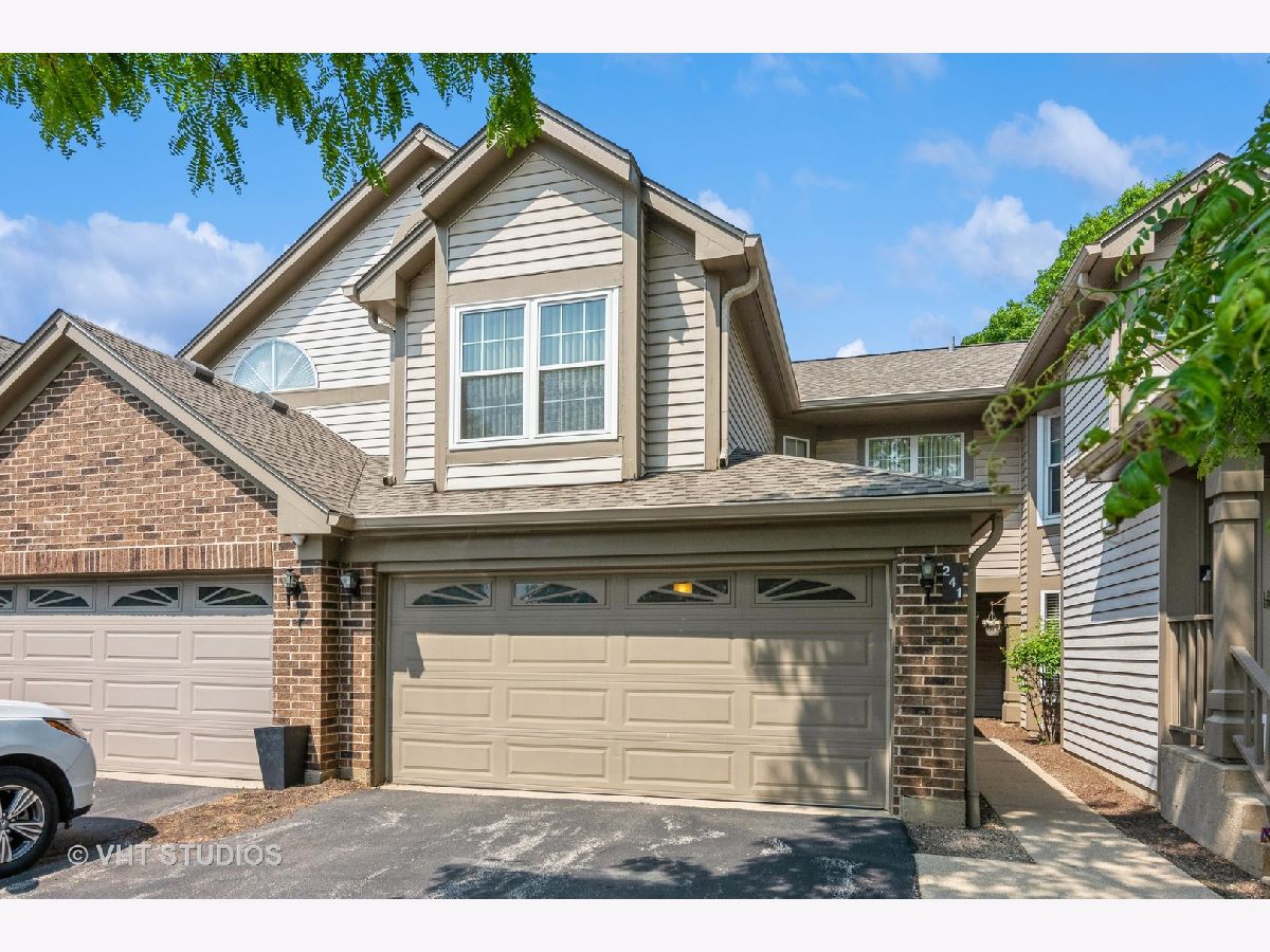 Townhomes & Condos Sold Villas Of Oak Creek Buffalo Grove Illinois, 241 Old Oak