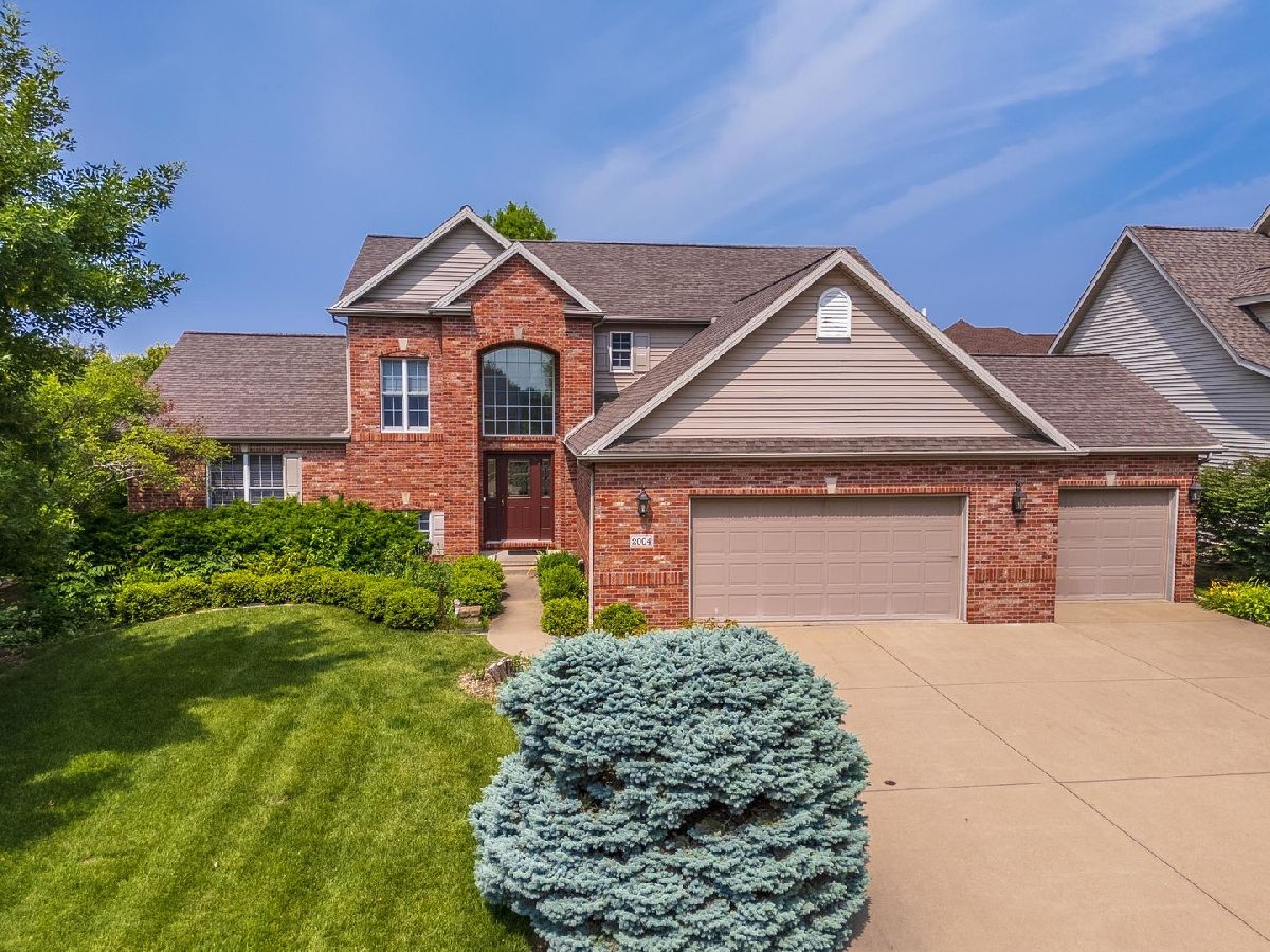 Homes & Condos & Townhomes For Sale Tipton Trails Bloomington Illinois, 2004 Withers Lane