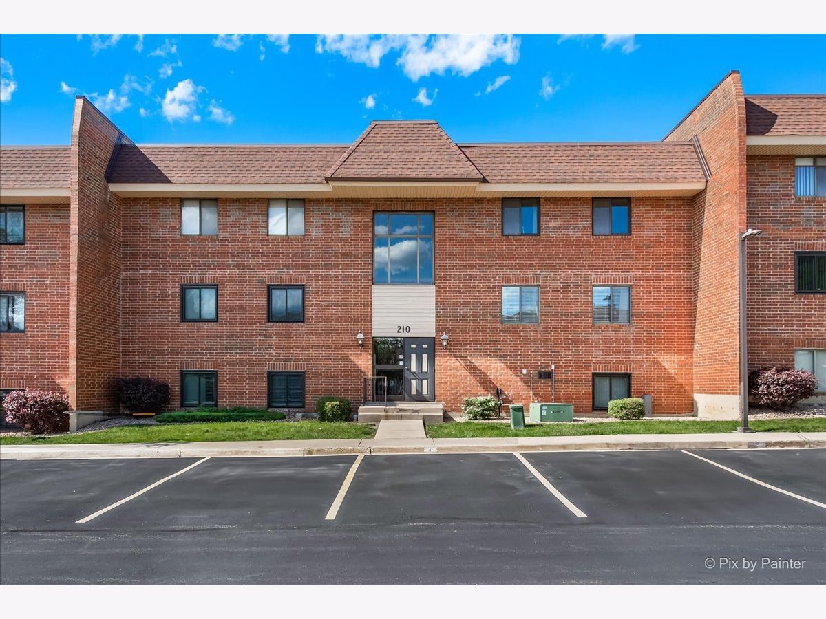 Condominiums Sold Highland Lakes Lombard Illinois, 210 Fountainview