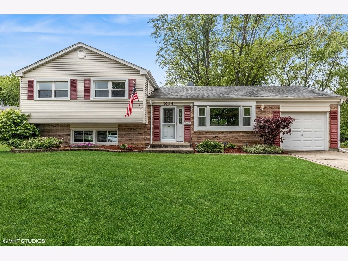 Homes & Condos & Townhomes Sold Coventry Crystal Lake Illinois, 844 Kingston
