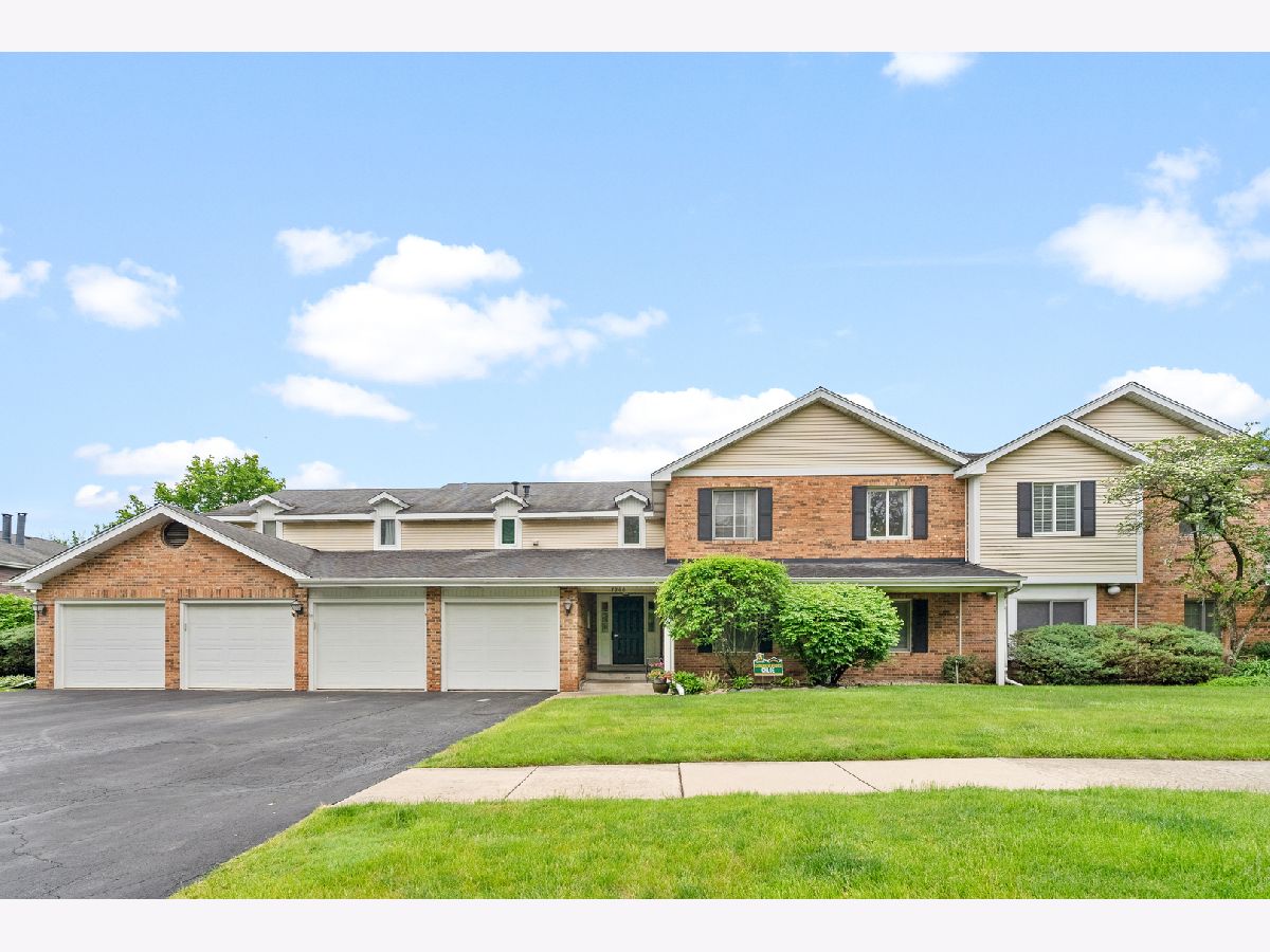 Condominiums Sold Lake Willow Way Willowbrook Illinois, 7260 Adams