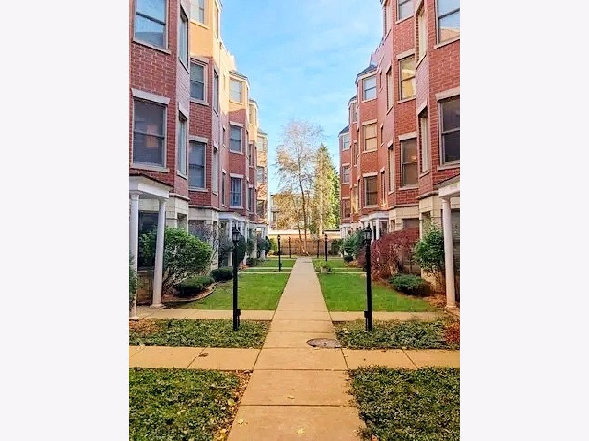 Townhomes Rented Winnemac Manor Chicago Illinois, 5127 Damen