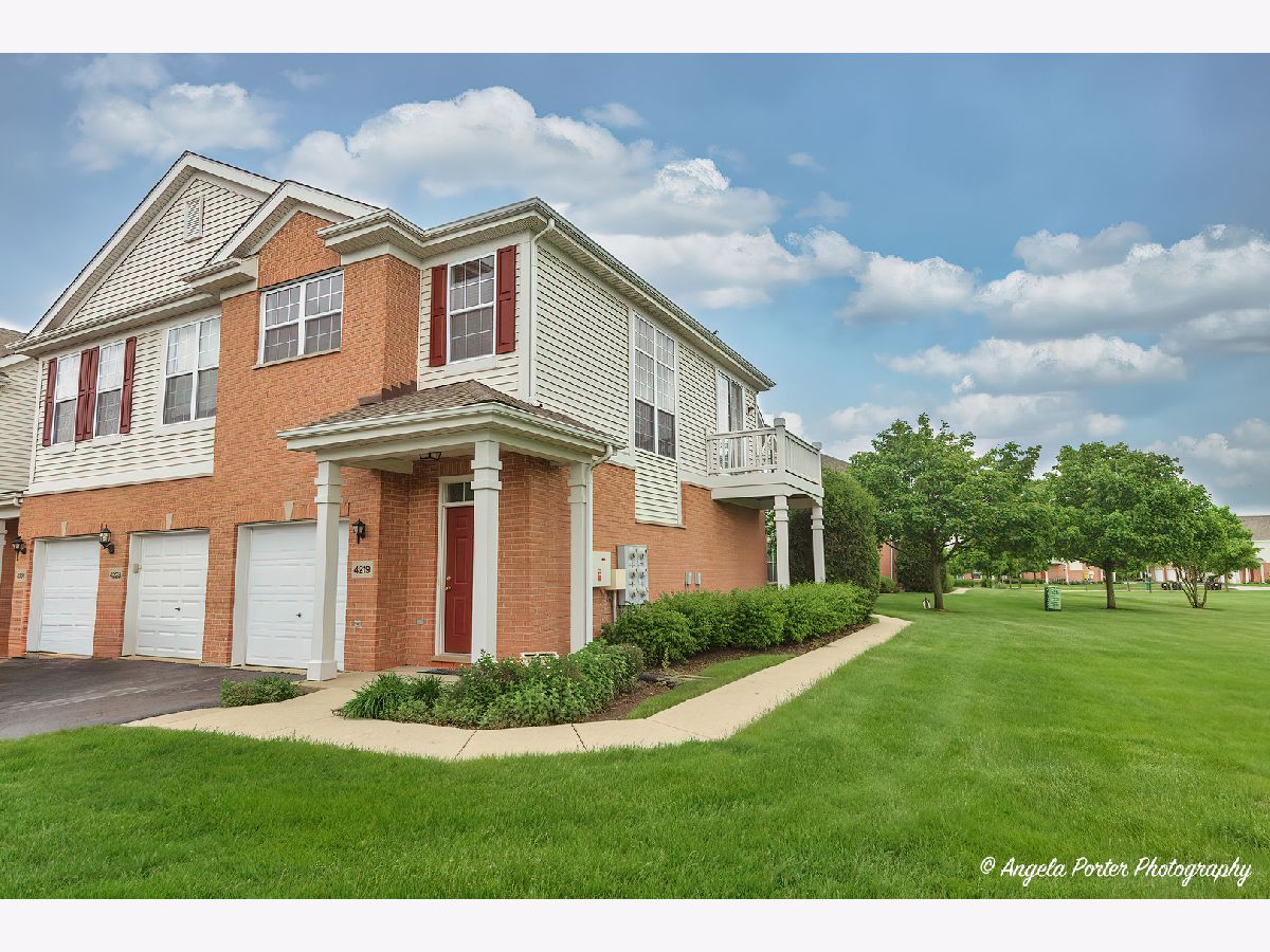 Townhomes & Condos Sold Morgan Hill Mchenry Illinois, 4219 Savoy