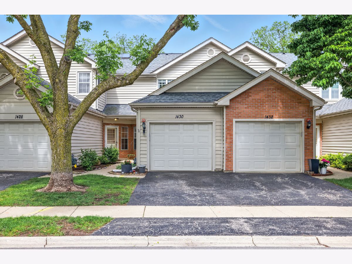 Townhomes & Condos & Homes Sold Glendale Lakes Glendale Heights Illinois, 1430 Golfview
