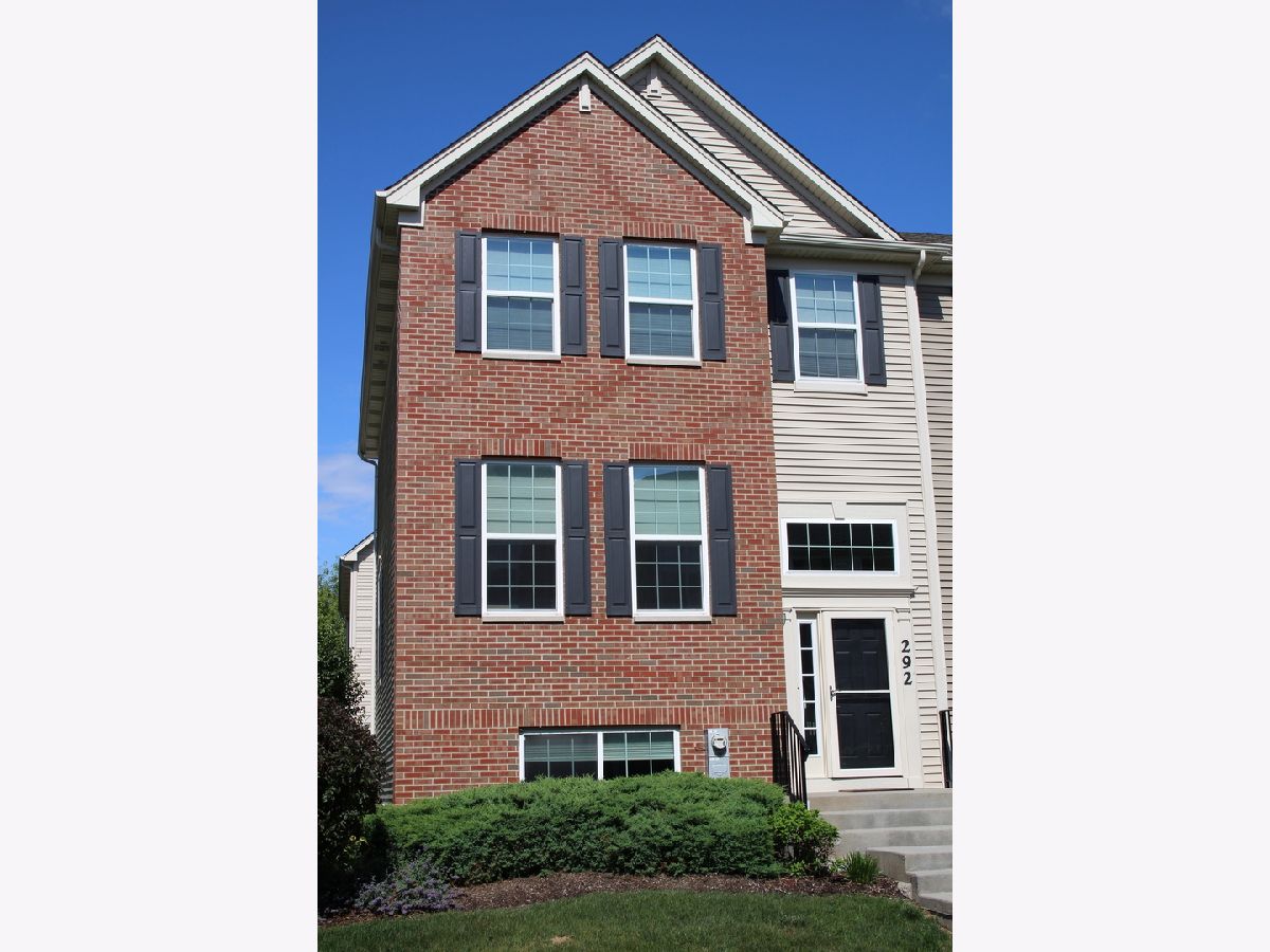 Townhomes & Condos Sold Lake Street Square Grayslake Illinois, 292 Lionel