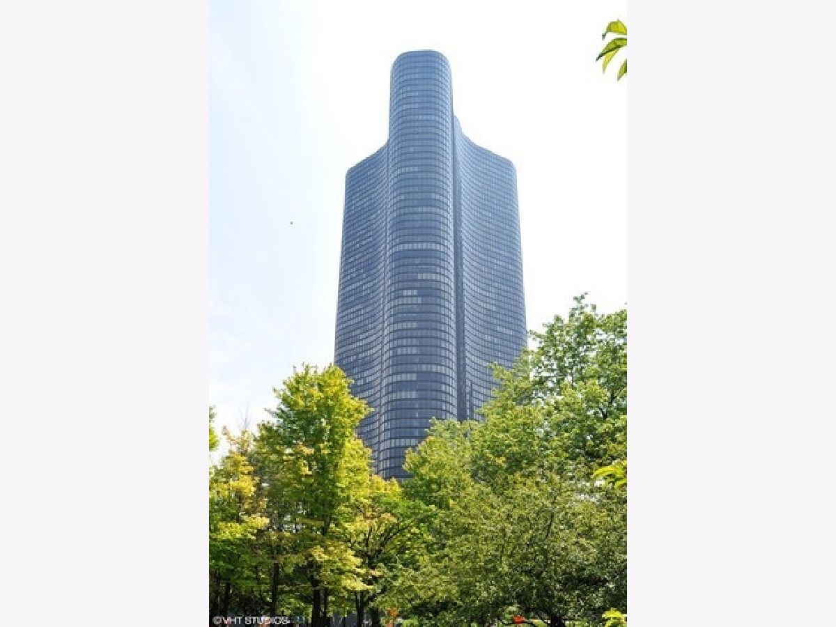 Condominiums For Sale Lake Point Tower Chicago Illinois, 505 Lake Shore Drive