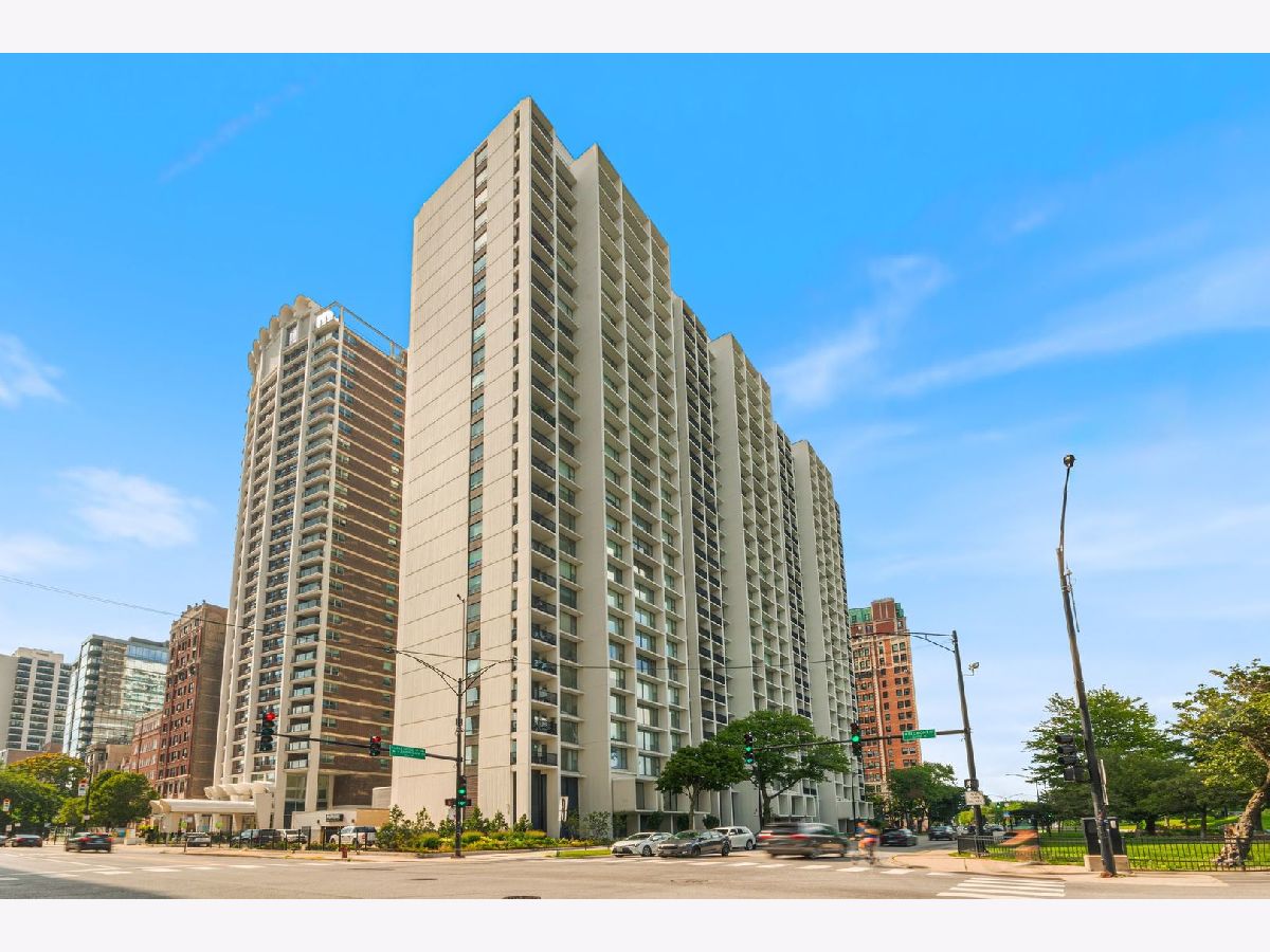 Condominiums Sold Harbor House Chicago Illinois, 3200 Lake Shore