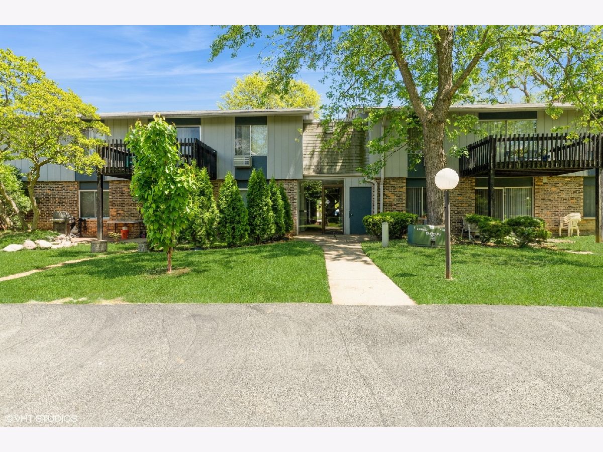 Condominiums Sold Willow Woods Prospect Heights Illinois, 942 Old Willow