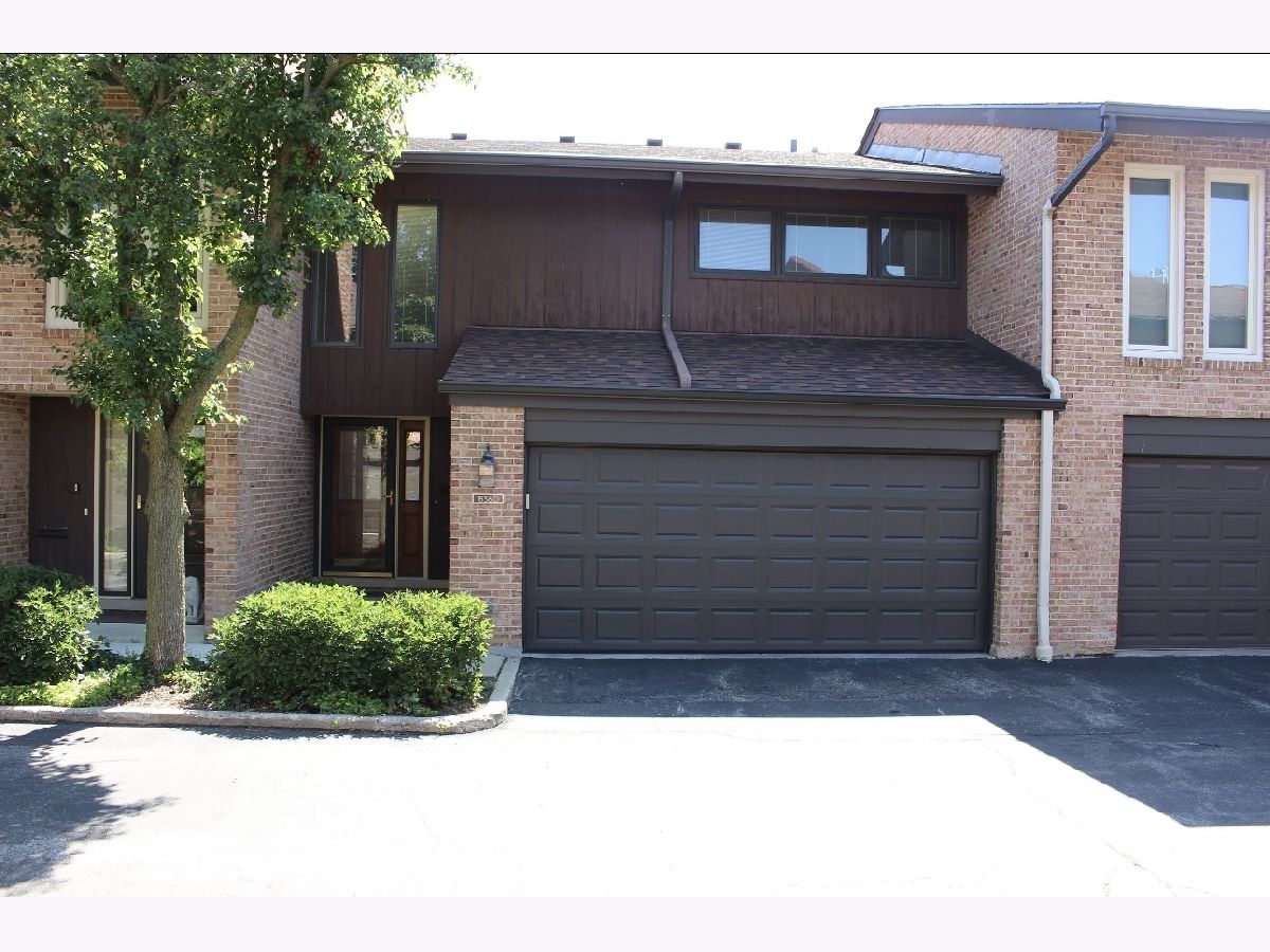 Townhomes & Condos & Homes For Rent Valley Lo Glenview Illinois, 1836 Wildberry