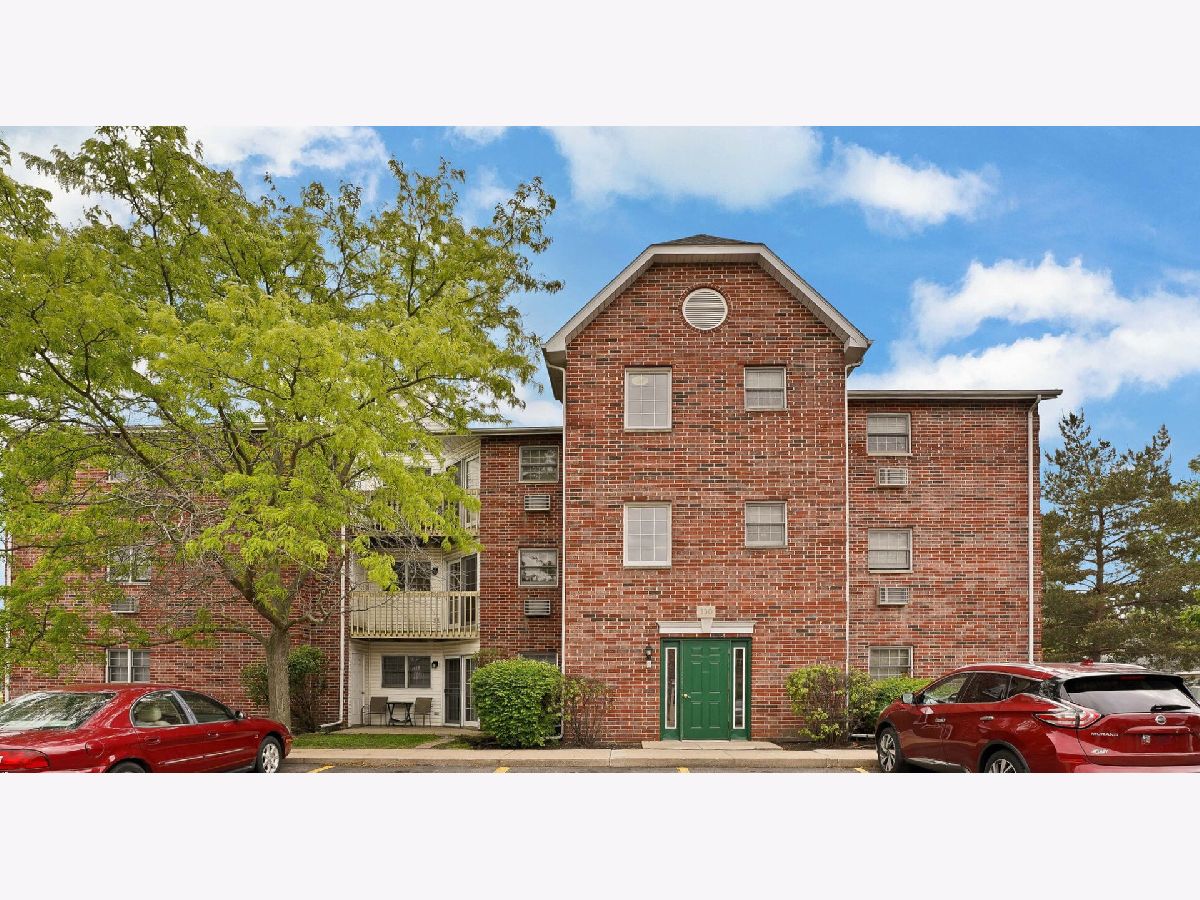 Condominiums Rented Country Club Manor Woodstock Illinois, 330 Leah